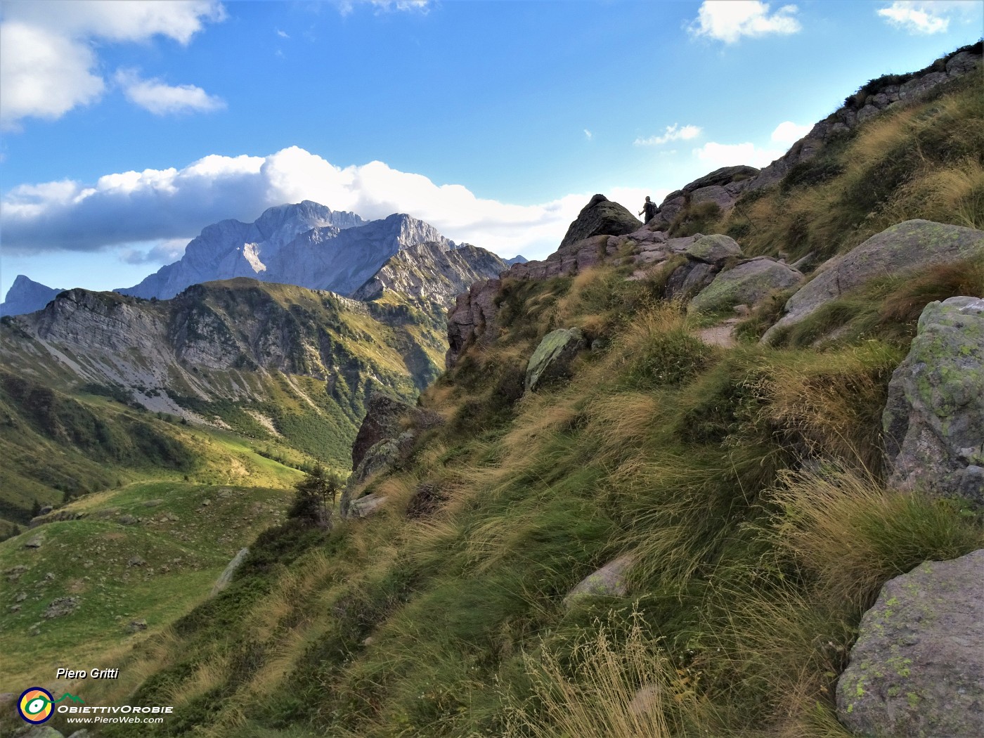 72 In discesa dal Passo di Mezzeno sul sent. 215.JPG